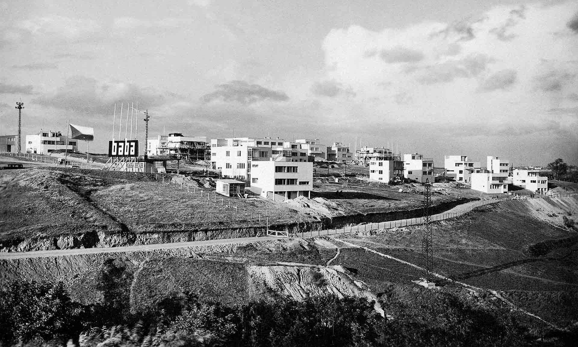 Fotografie z výstavby osady Baba před zahájením výstavy v roce 1932